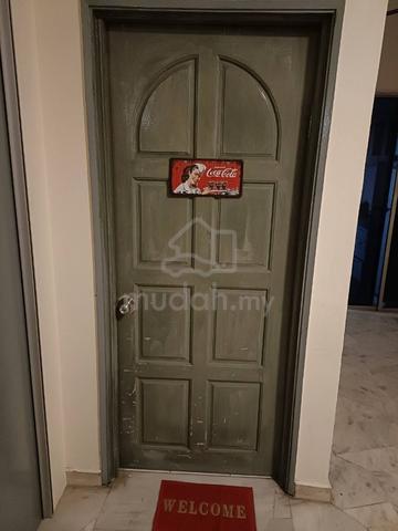 Comfort Middle Room for Rent in Sri Pelangi 3