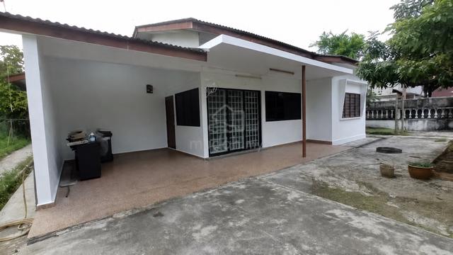 Jalan teluk sisek single bungalow for rent full furnished Nice conditi 1