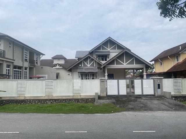 FACING PLAYGROUND Bungalow Kota Seriemas NILAI 1