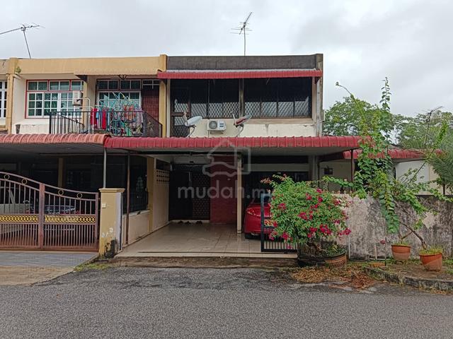 2 Storey Terrace End Lot with extra land. 1
