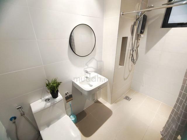 Master Room with Private Bathroom Next to Aeon Bukit Tinggi and Lotus 1