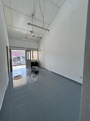 Single Storey Terrace house/Jalan Emas 2/Ulu Tiram/Low deposit/near hi 2