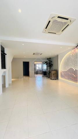Garden @ The Top with Mature area & peace environment!FREE Lawyer! 2
