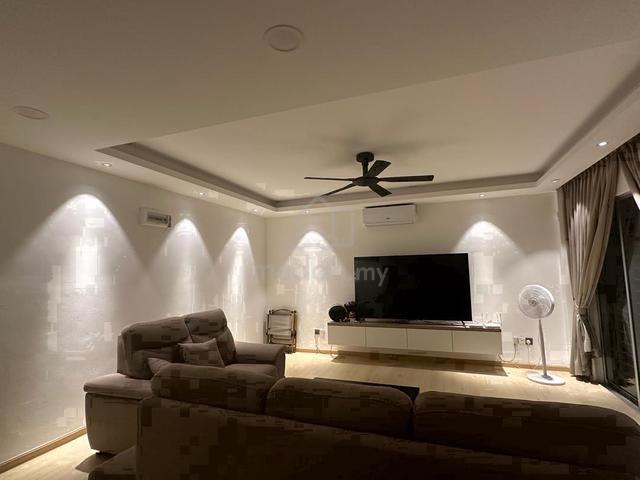 Sommerset Close, Upper Floor Townhouse [2.5层别墅-靠近双威伟乐城-走路到MRT Pertama] 1
