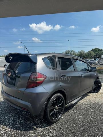 2013 Honda JAZZ 1.5 VTEC Cantik &Kemas - 3