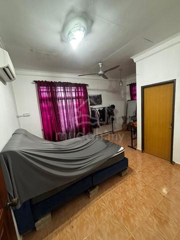 Bilik Sewa Wanita Tanah Merah 1