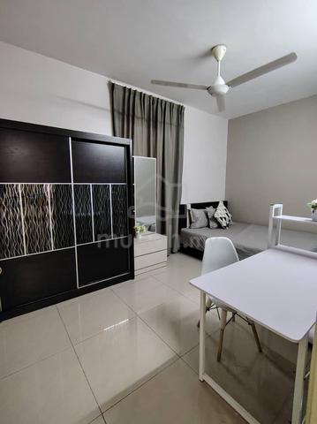 MALE Only! Middle Room Puncak Damansara Condo 5 min walk Lrt3 1