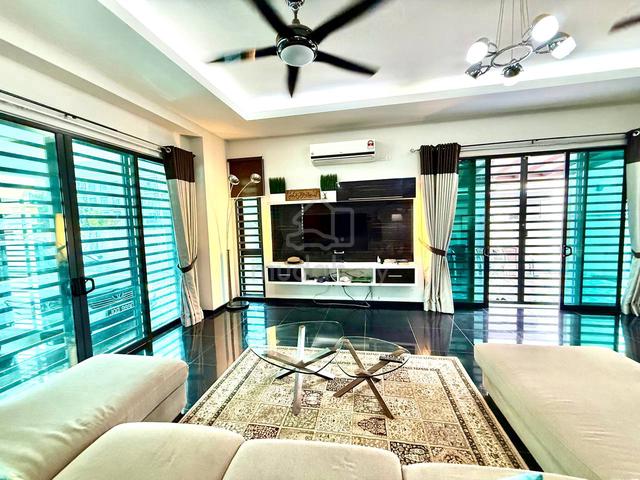 Freehold + 3 Storey Semi D + Reno Taman Saujana Suria, Kajang 1