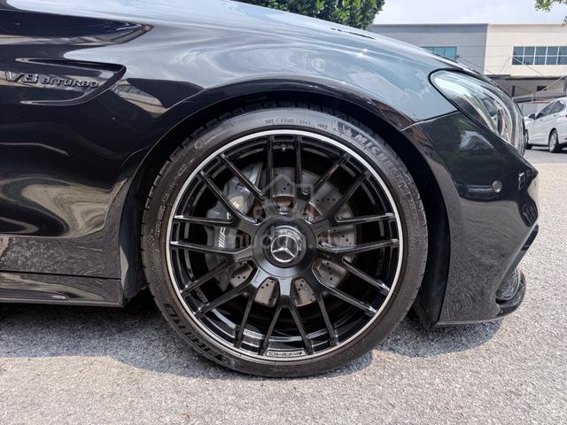 15 Mercedes-Benz C63 AMG Estate - 3