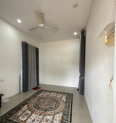 Rumah Berkembar Setingkat Untuk Dijual di Lunas 1