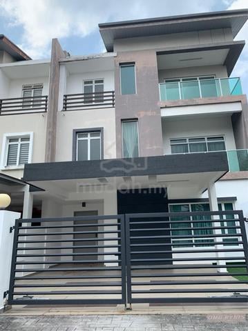 Canary Garden Bandar Bestari Klang 3 Storey Semi D Good Condition 1