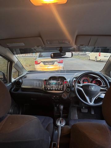 2013 Honda JAZZ 1.5 FACELIFT (A) - 4