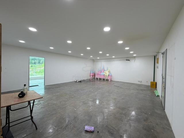 2ND FLOOR SHOP 2464sf PINE VALLEY Business Center FACING ROAD WORTH 1