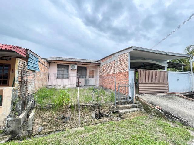 Single Storey Terrace Taman Kelab Tuanku, Mambau for Sale 1