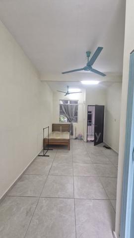 Bilik Studio dekat dengan Taman Universiti Parit Raja 1