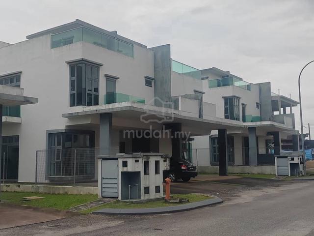 3 storey cluster/ Skudai/ Freehold/ 4bed/ Jb/ free legal fee/ 956k 1