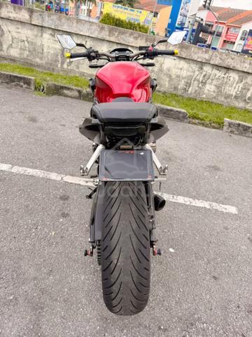 Tip Top Low Mileage Honda CB650R - photo 5 of 11
