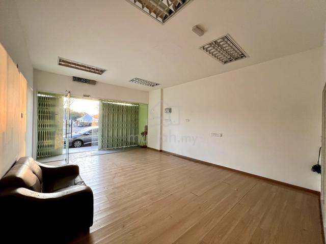 Ground Floor Shop Lot For Rent Facing Main Road @ Lunas 1