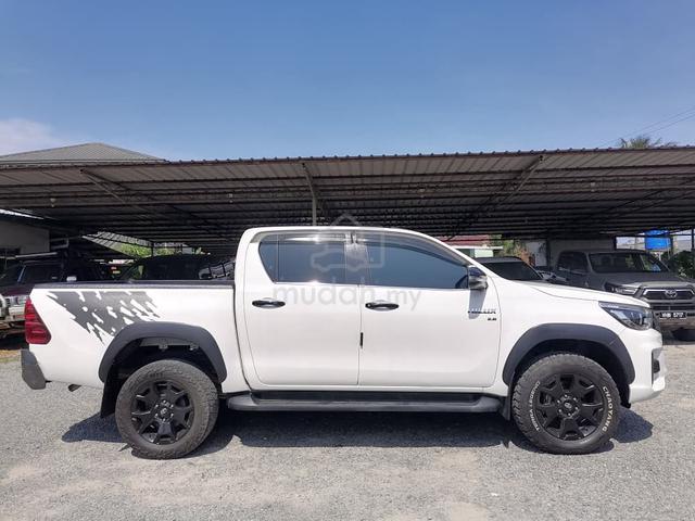 2020 Toyota HILUX 2.8(A) BLACK EDITION - 3