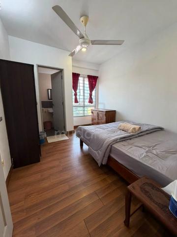 Awesome Aircon Master Room, Female,SERI PUTERI CONDO, 1MIN CHERAS LRT 1