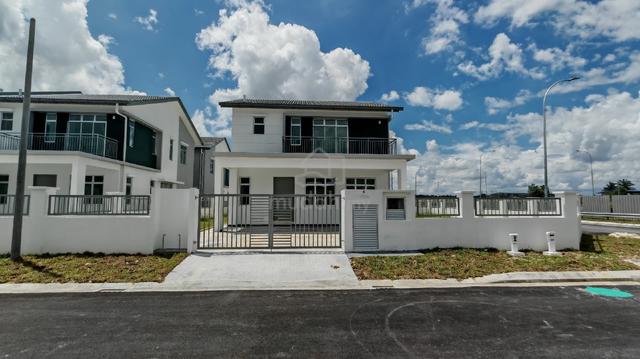 Pulai Mutiara 2 Storey Link Bungalow Semi D For Rent 1