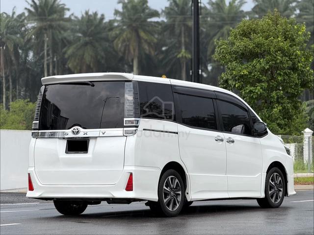 {2018} Toyota VOXY 2.0 ZS KIRAMEKI (A) FULL LOAN - 2