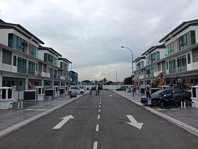 Premium 3 storey Terrace, Great Value 1