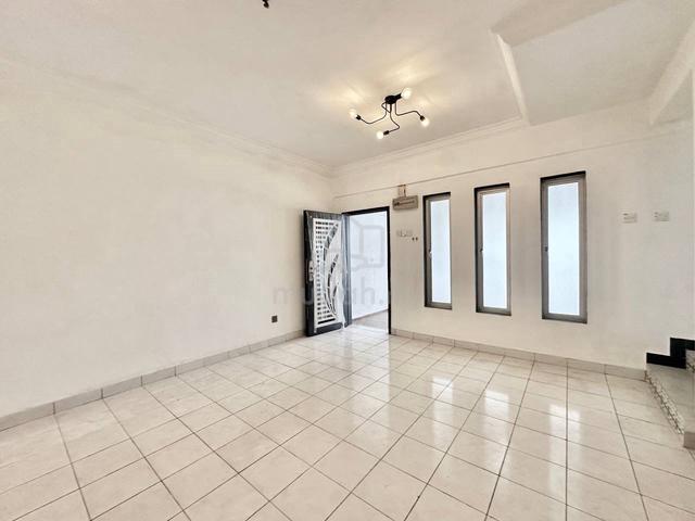 Seri Kembangan Bandar Putra Permai Double Storey House 1