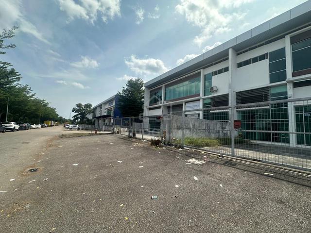 Perindustrian Tiong Nam 1.5 Storey Corner Factory Terbau Kempas Lama 1