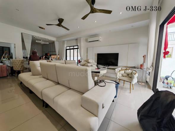 Setia Utama 1 Setia Alam, Renovated Three Storey Semi-D House 1