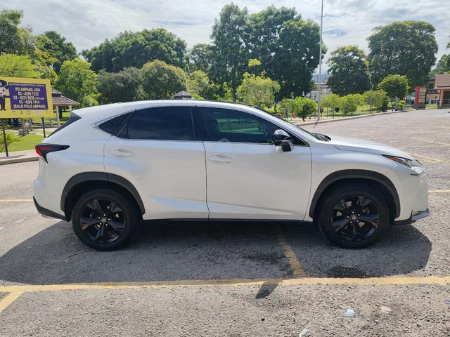 Lexus NX200 2.0 T F-SPORT SUNROOF CAR KING DR OWN - 5