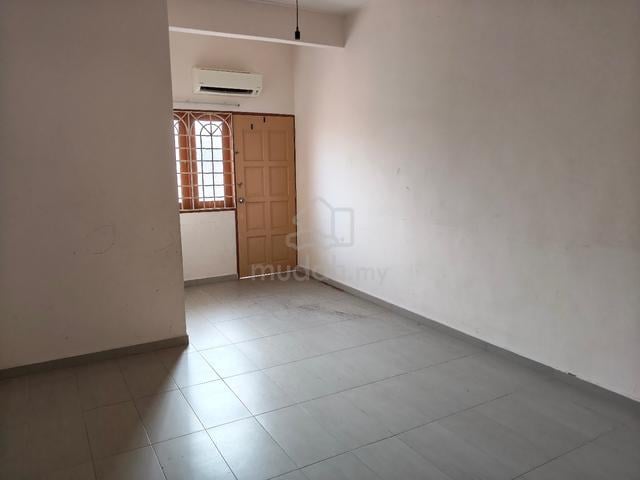 5 BEDROOMS, Double Sty House , A.Con ~ Hospital Besar Melaka 1