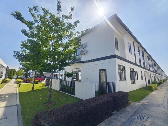 End Lot Unit with extra land 10ft. Eco Grandeur (Regent Garden) 1