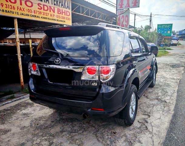 Toyota FORTUNER 2.7(A)V TRD SPORTIVO VVT-i 4X4 SUV - 5
