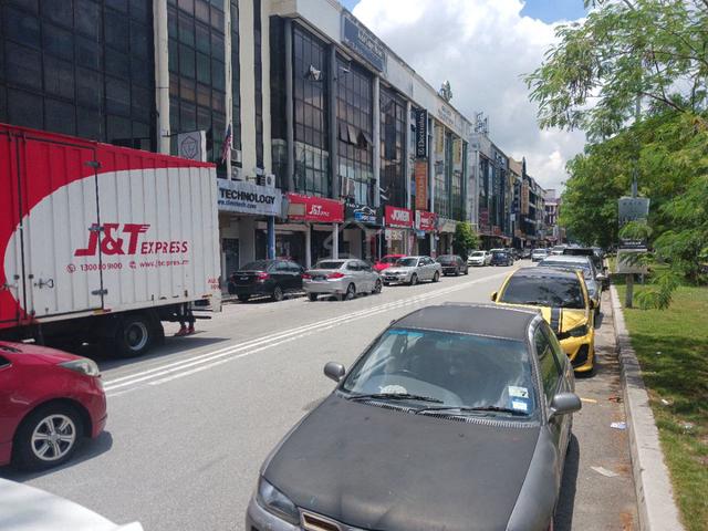 GROUND FLOOR Shop Lot Seri Kembangan Facing Mainroad For Rent 1