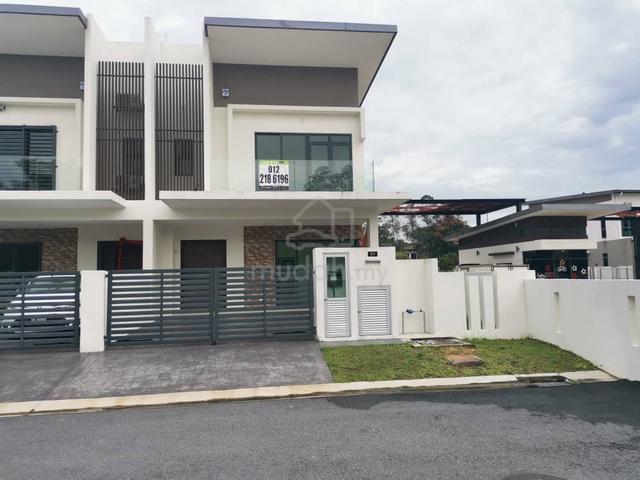 Beautiful Corner Lot Freehold Double Storey Facing South 1