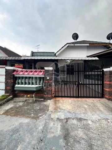 Taman Universiti, Jalan Kemuliaan Single Storey Terrace House For Sale 1