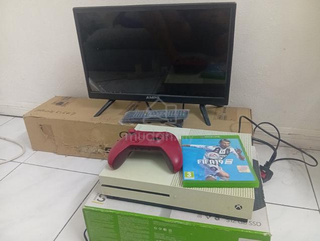Xbox one S - photo 4 of 4