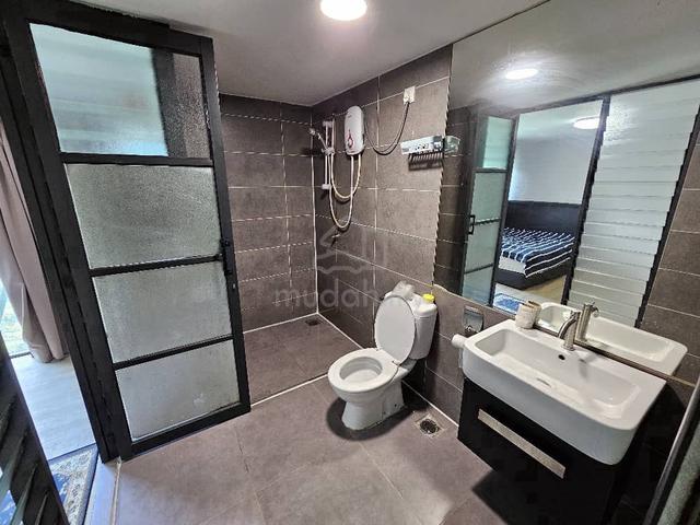 Empire City, Colonial Loft 1