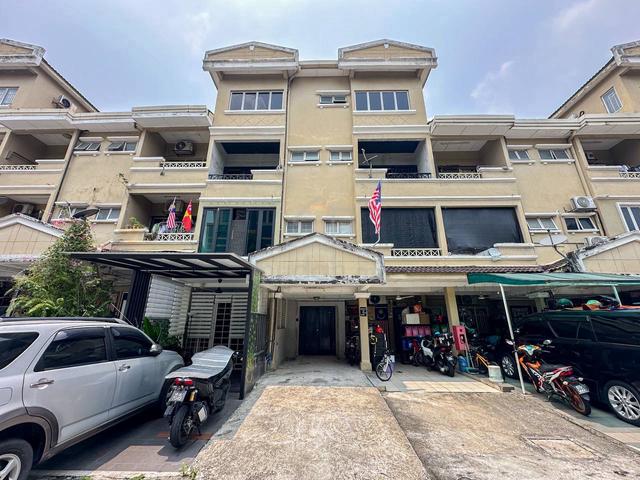 MURAH! Upper Unit, Duplex Townhouse Sri Mahligai, Seksyen 9 Shah Alam 1