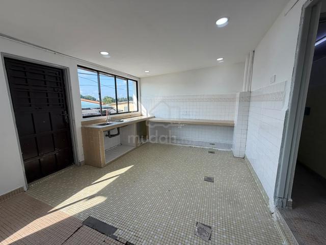 Jalan sri panti, taman johor, single storey, near to paradigm mall. 1