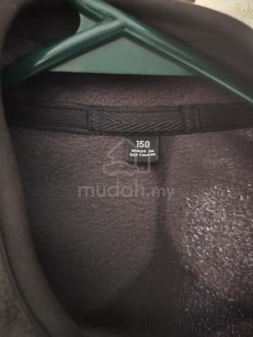 Uniqlo Sweater - photo 3 of 3