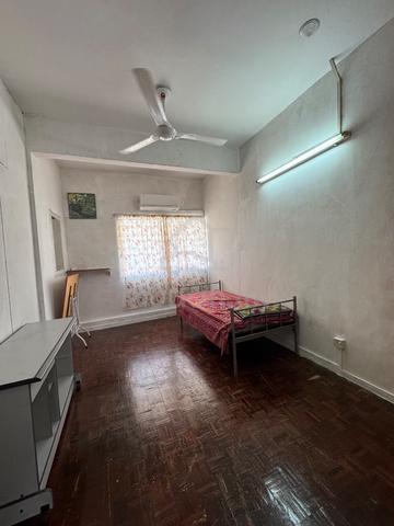 Room to Rent - Bukit Dumbar - Jelutong - 2 Storey Terrace 1