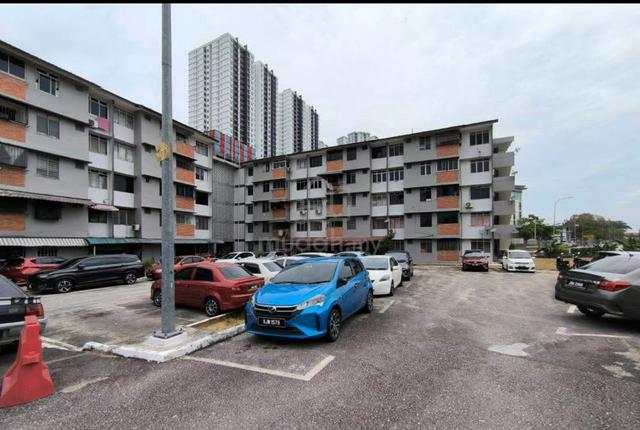 Rumah Pangsa Larkin ( Flat Larkin ) 1