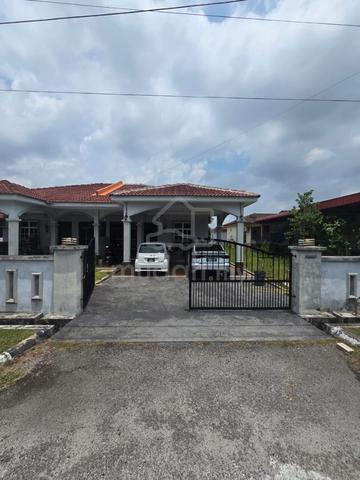 Semi D , Taman Cahaya Krtistal 1
