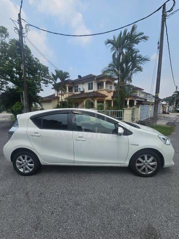 2013 Toyota PRIUS C 1.5 (HYBRID) NHP10R (A) - 4