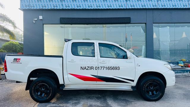 2011 Toyota HILUX 2.5 STD FACELIFT (M) - 1