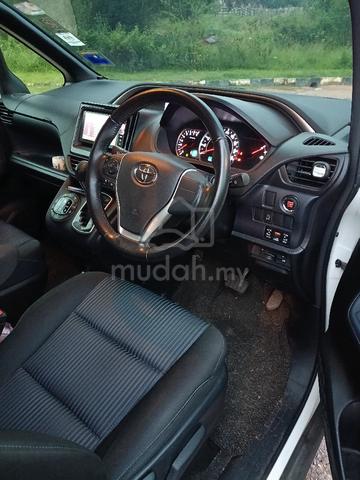 Toyota VOXY 2.0 ZS Registered 2020 direct owner - 5