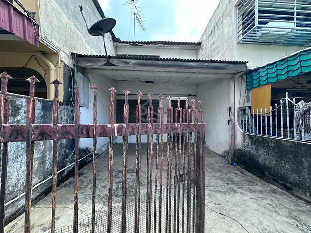 [SALES] TAMAN UNIVERSITI INDAH seri kembangan LANDED HOUSE FOR SALES 1