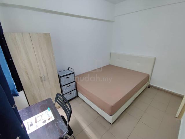 AC w/ ceiling Fan Mid Room, single male (Sunway Velocity) 1